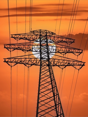 日暮黄昏电力塔摄影图片 